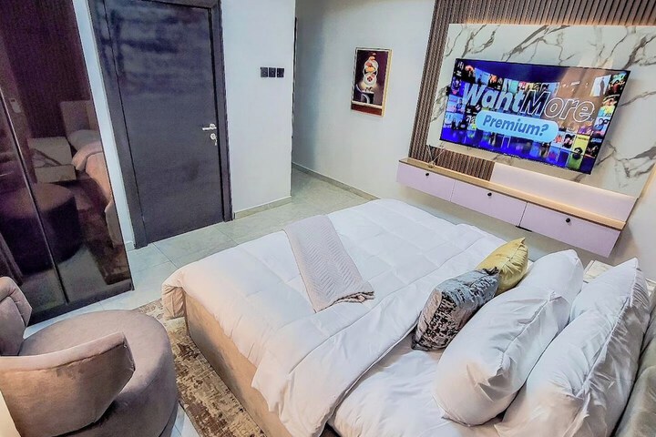 Room 3 of 27