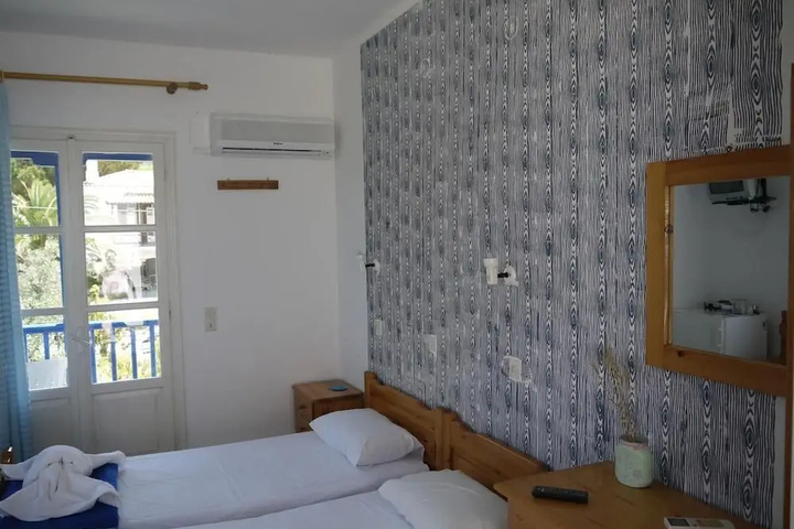 Room 4 of 11
