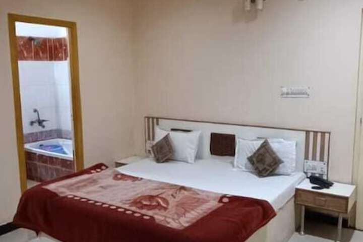 Room 10 of 15