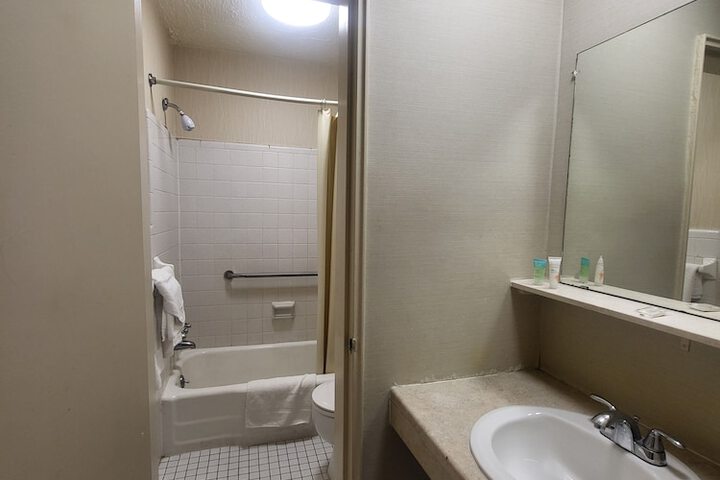 Room 6 of 19