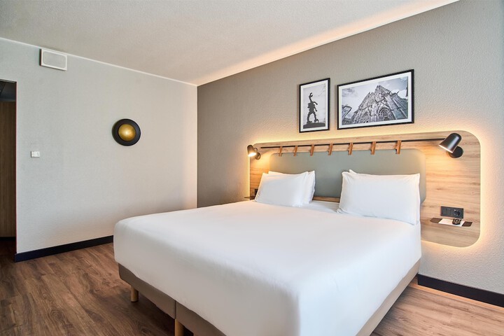 Room 27 of 80