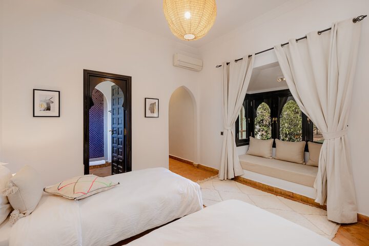 Room 35 of 180