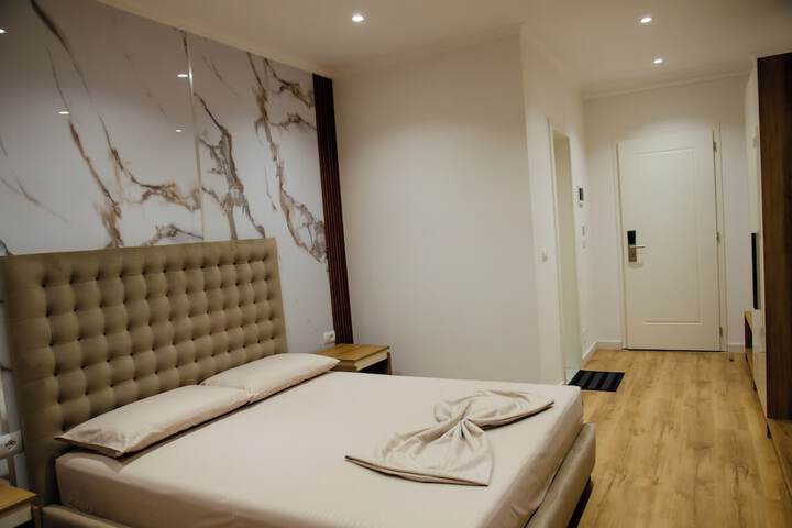 Room 11 of 34