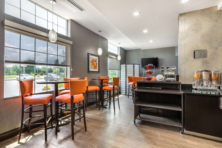 Breakfast area