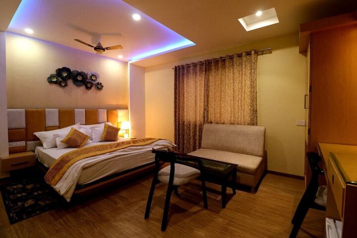 Room 9 of 23