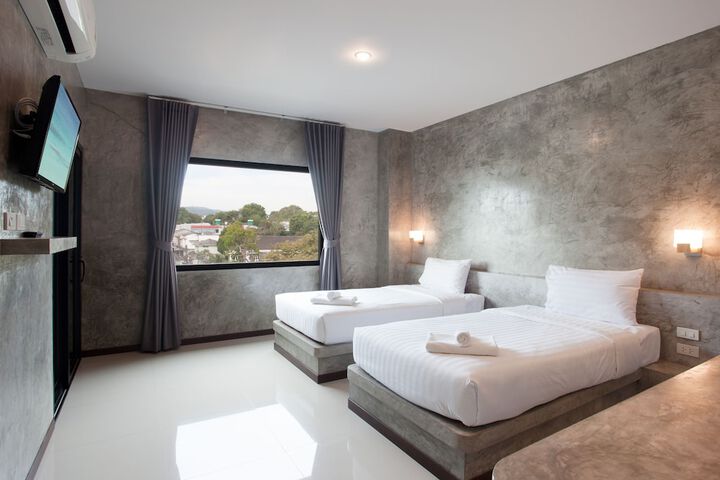 Room 8 of 36