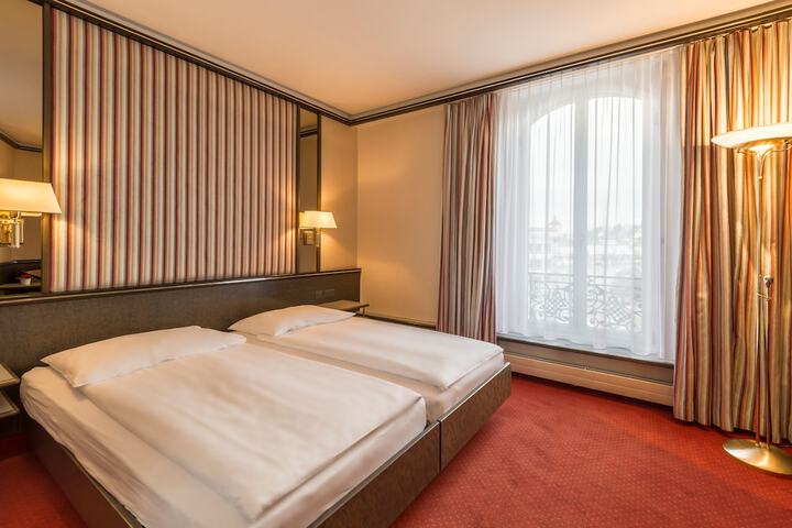 Room 38 of 146