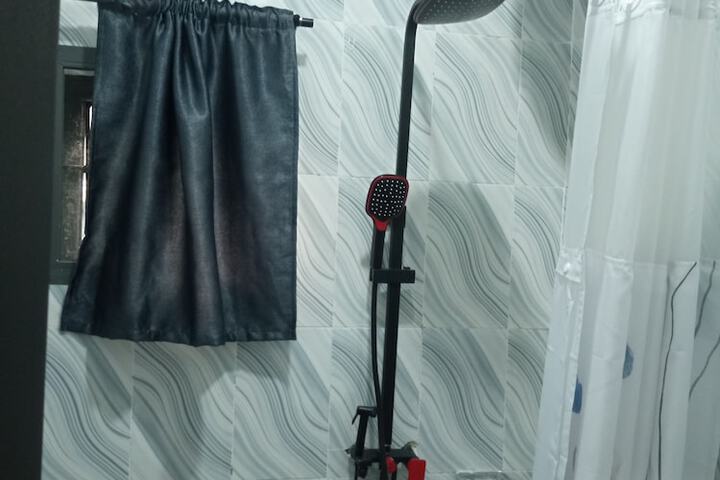 Room 7 of 16