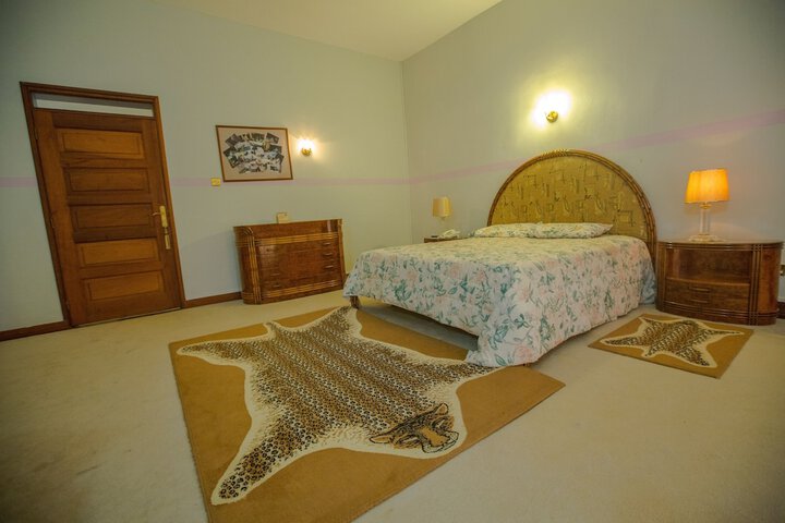 Room 10 of 34