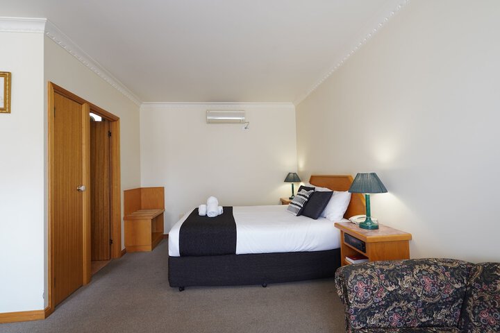 Room 4 of 47