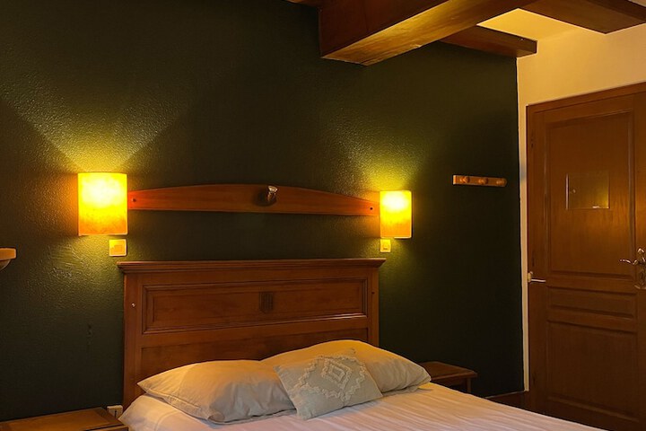 Room 6 of 16