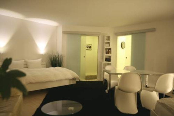 Room 2 of 4