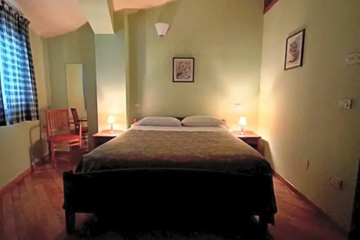 Room 4 of 17