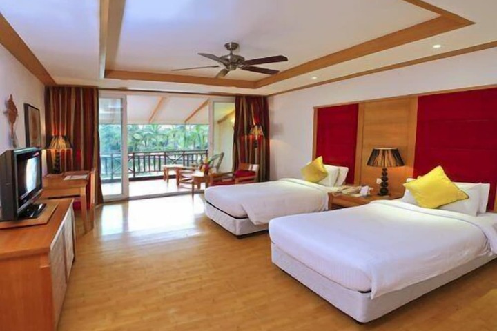 Room 6 of 33