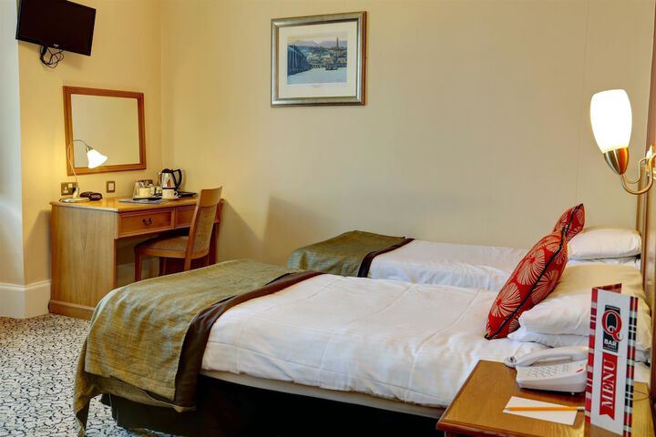 Room 4 of 40