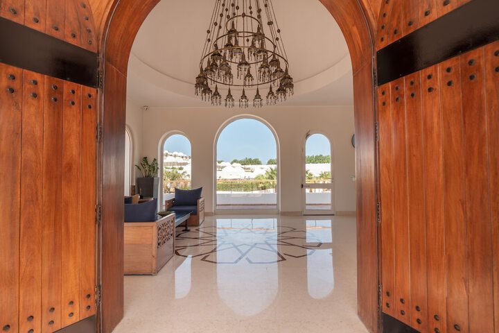 Entrance & Lobby