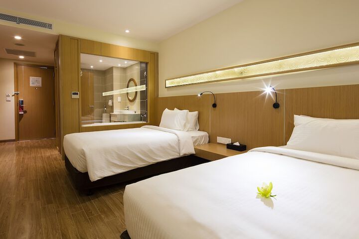 Room 10 of 180