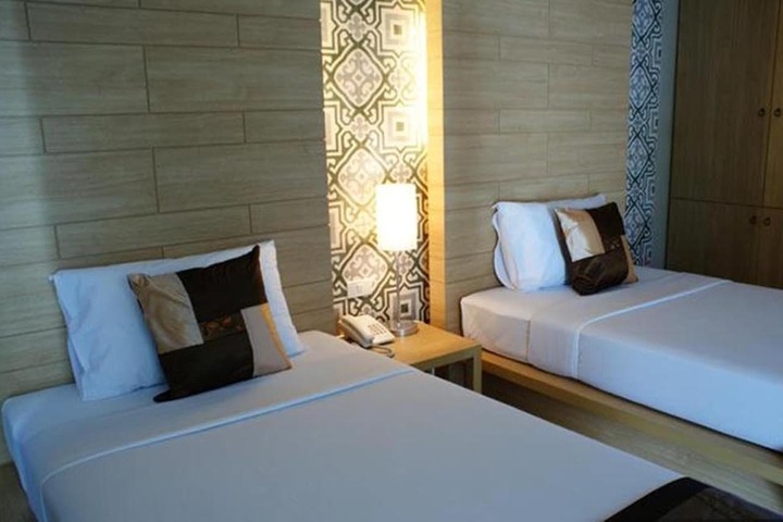 Room 28 of 49