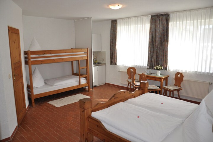 Room 3 of 28
