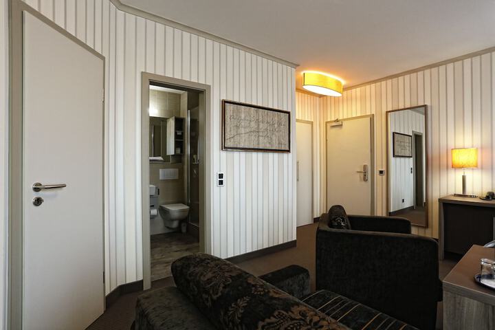 Room 25 of 89