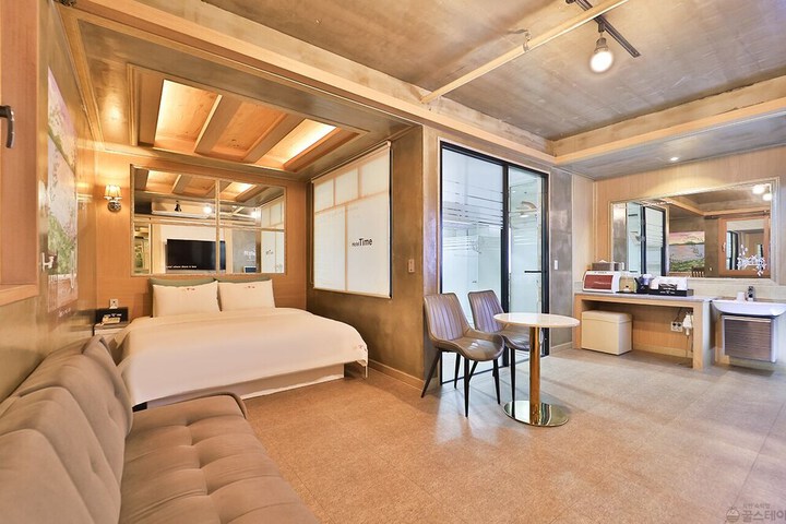 Room 25 of 100