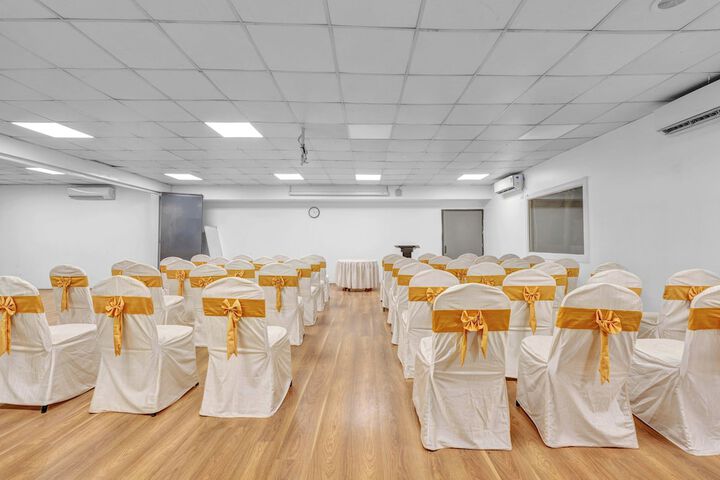 Ballroom/Hall 21 of 27