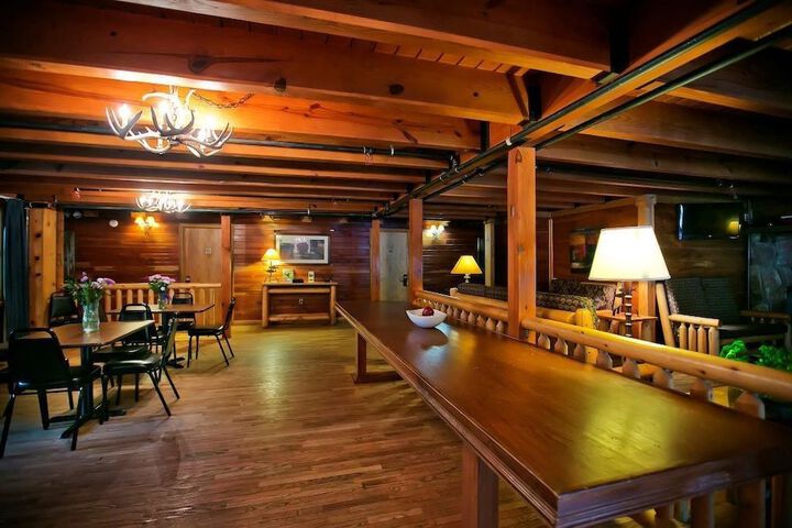 Hotel Interior 4 of 31