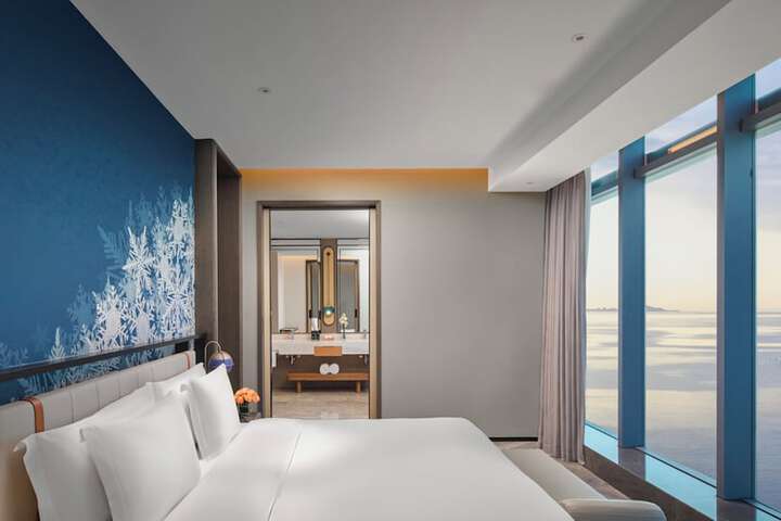 Room 25 of 118