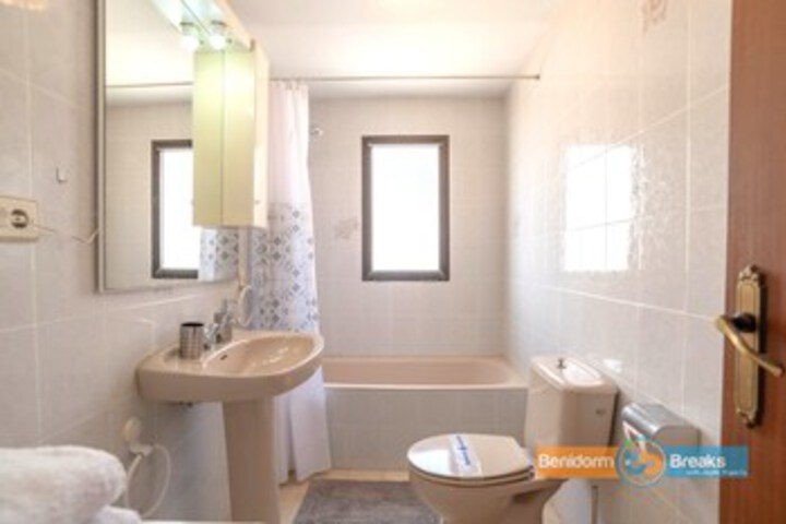 Room 5 of 28