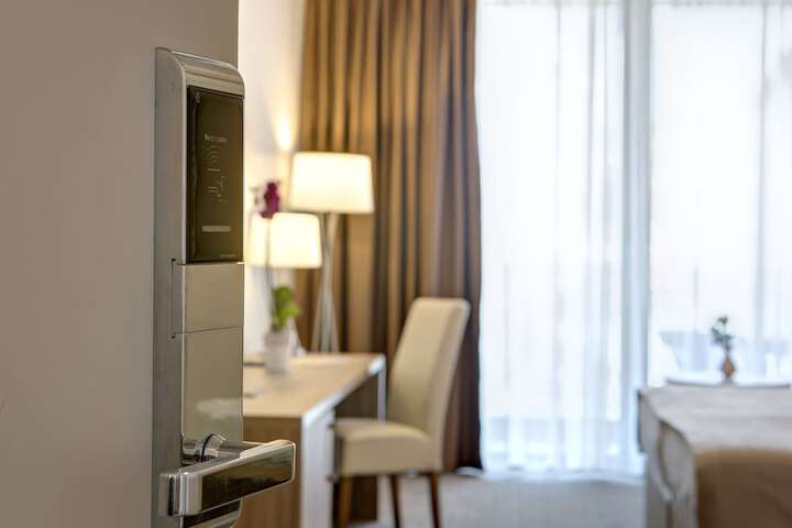 Room 35 of 136