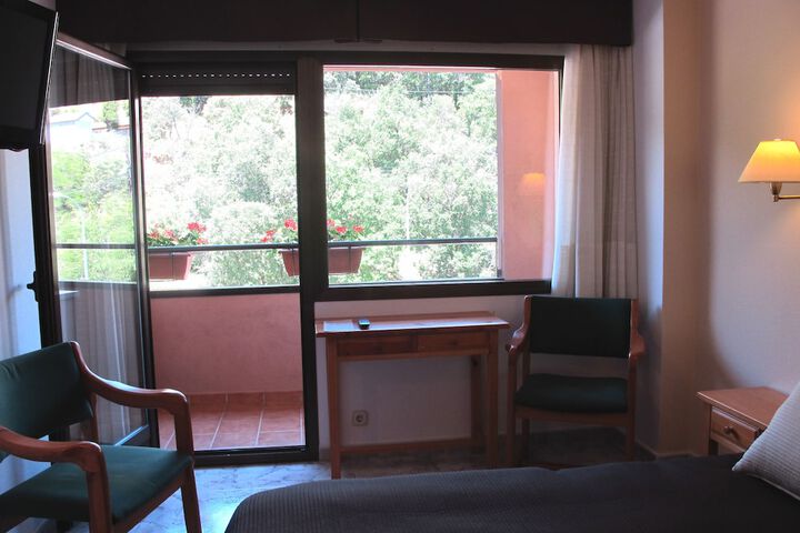 Room 6 of 50