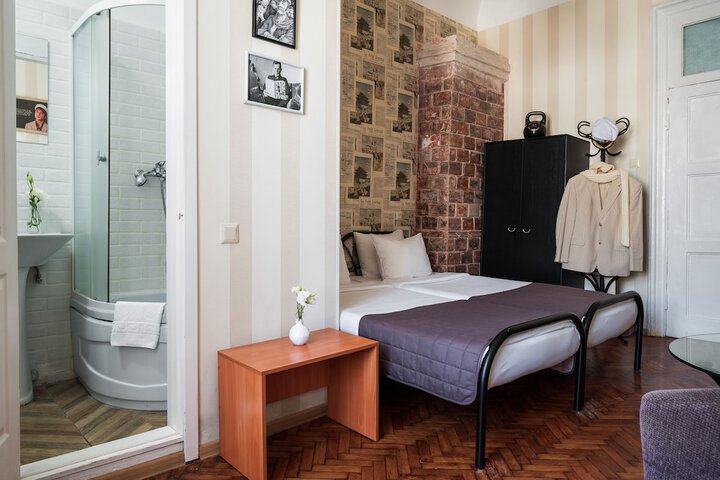 Room 4 of 48