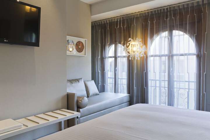 Room 8 of 71