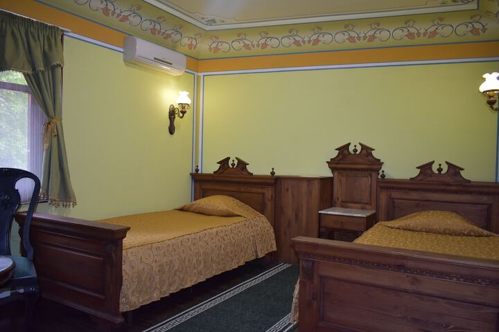 Room 13 of 47