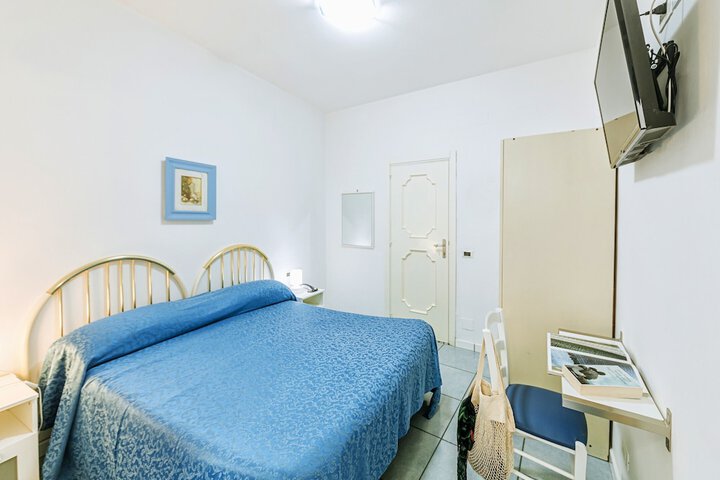 Room 6 of 89