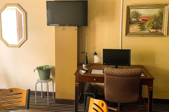 Business Center 26 of 33