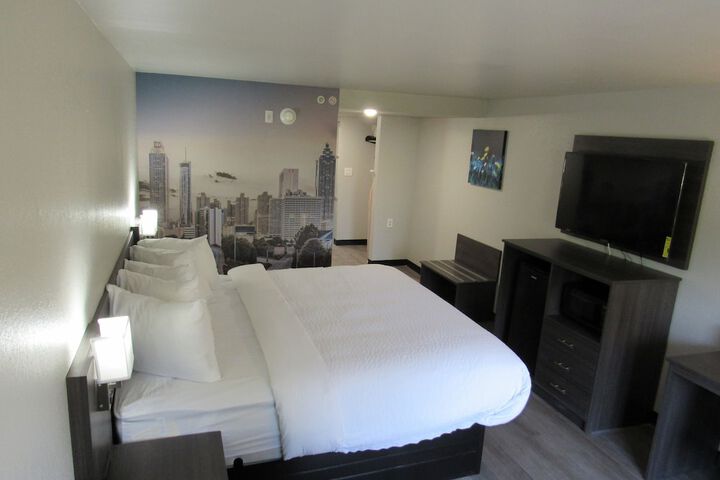 1 King Bed (12 of 16)