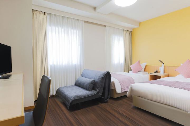 Room 9 of 83
