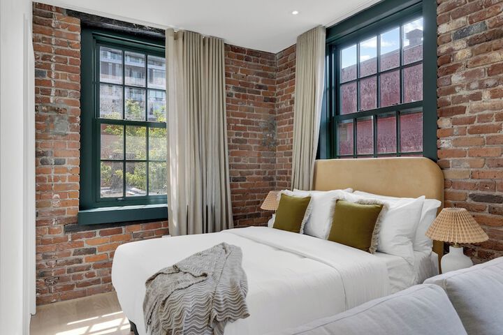 Room 20 of 199