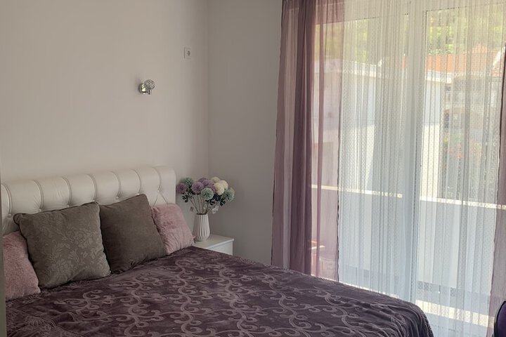 Room 5 of 18