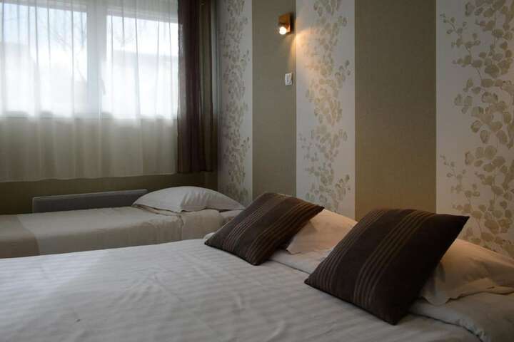 Room 8 of 93