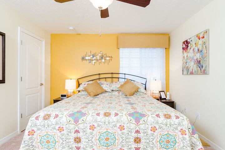 Room 6 of 33