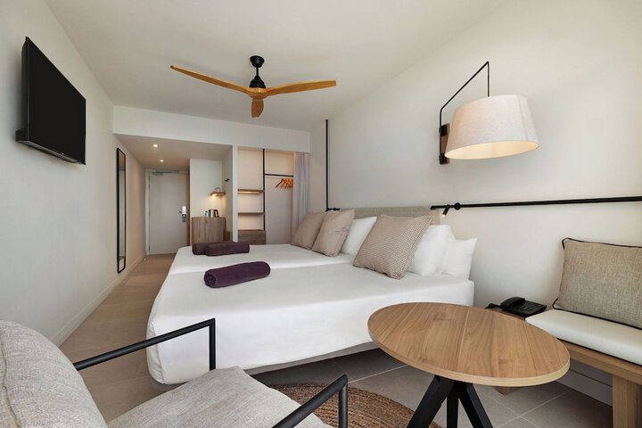Room 10 of 108