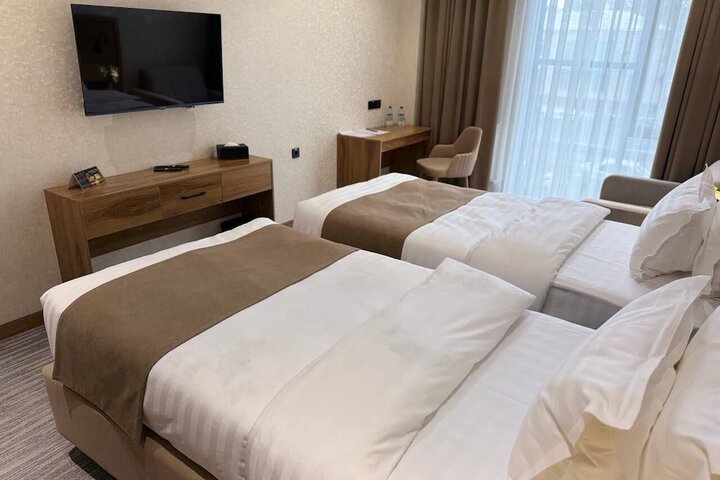 Room 8 of 25