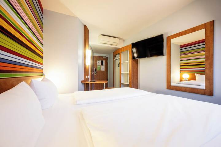 Room 38 of 86