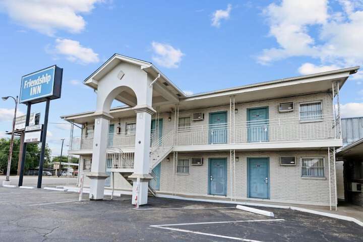 Hotel 6 of 7
