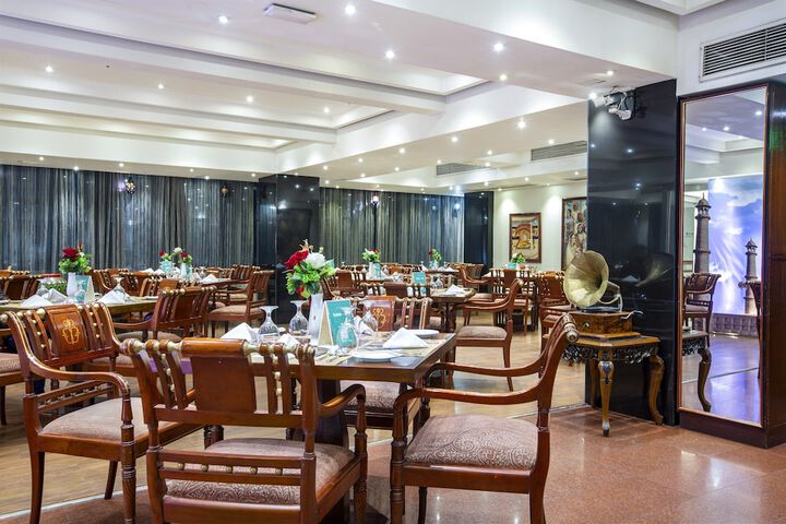 Dining 184 of 258