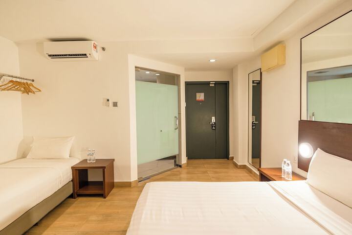 Room 28 of 40