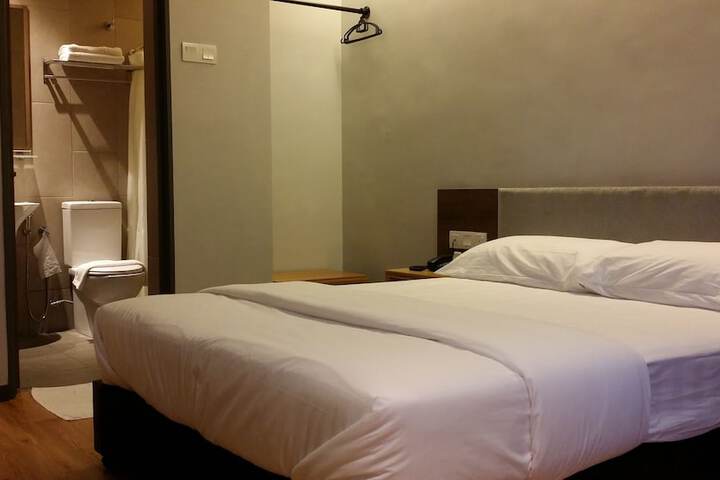Room 3 of 33