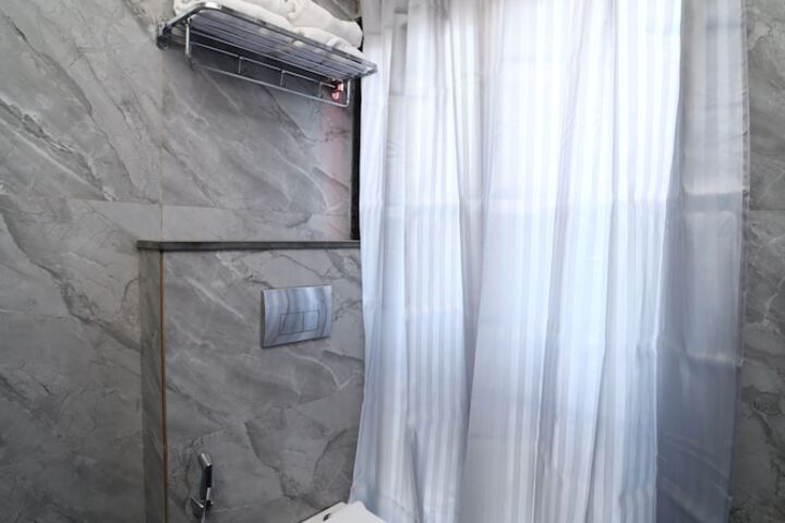 Room 12 of 30